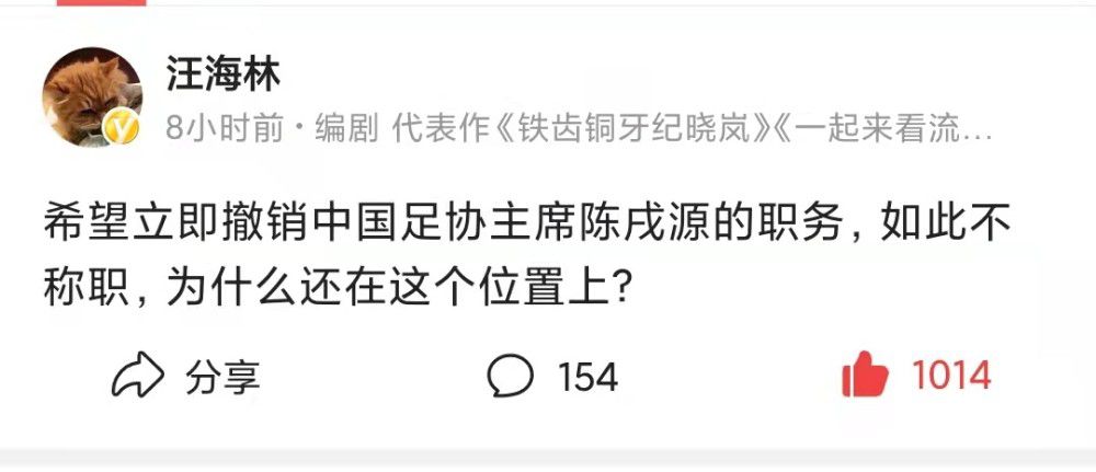 现在看到这两颗晶莹完美的宝石，她一下子又动起了心思，恨不能两个宝石都拿来做一个项链，戴在自己的脖子上出去招摇过市。